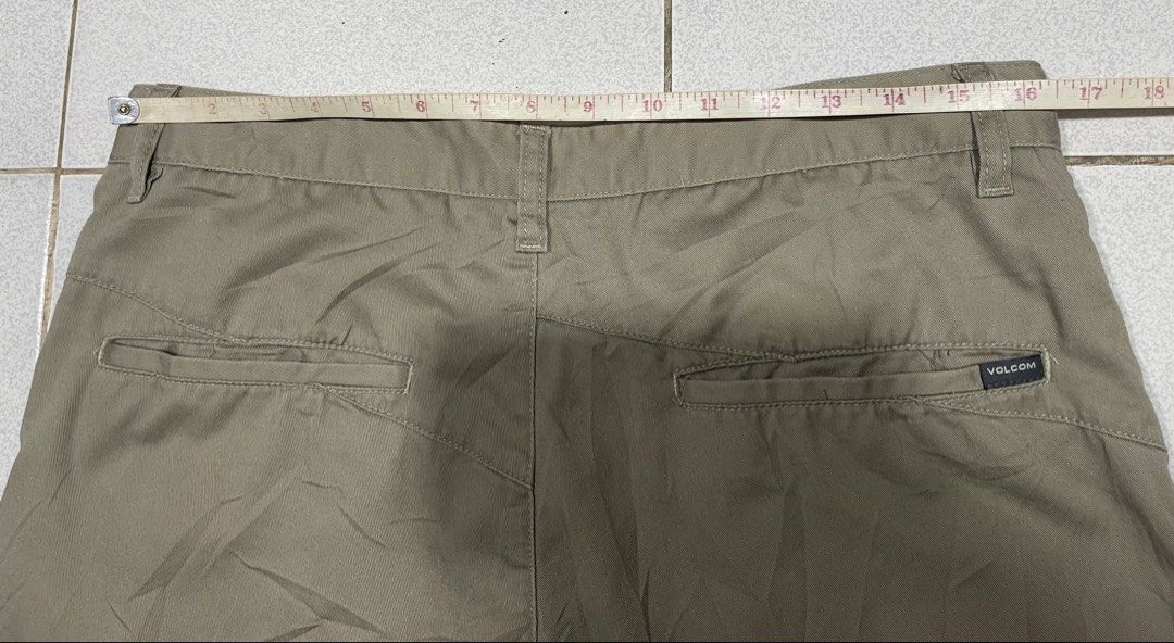 Volcom Walkshort (Category: Shorts) located in Mandaue City. Submitted by MJ_80 (Listing ID 1467109534, Image 3). Description: Volcom Walkshort Size 32 See photos for measurements Color rate & Condition : 9.8/10 Price : 750.