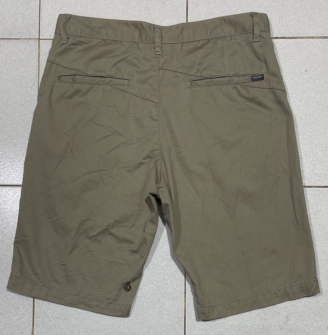 Volcom Walkshort (Category: Shorts) located in Mandaue City. Submitted by MJ_80 (Listing ID 1467109534, Image 2). Description: Volcom Walkshort Size 32 See photos for measurements Color rate & Condition : 9.8/10 Price : 750.