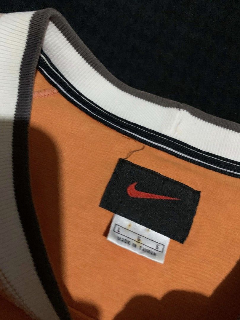 VTG NIKE CENTER SWOOSH (Category: Tshirts & Polo Shirts ) located in Polangui. Submitted by laurgarments (Listing ID 1467117080, Image 2). Description: HEAVY CLOTH PINHOLES ISSUE SOLID FOR PERSONAL.
