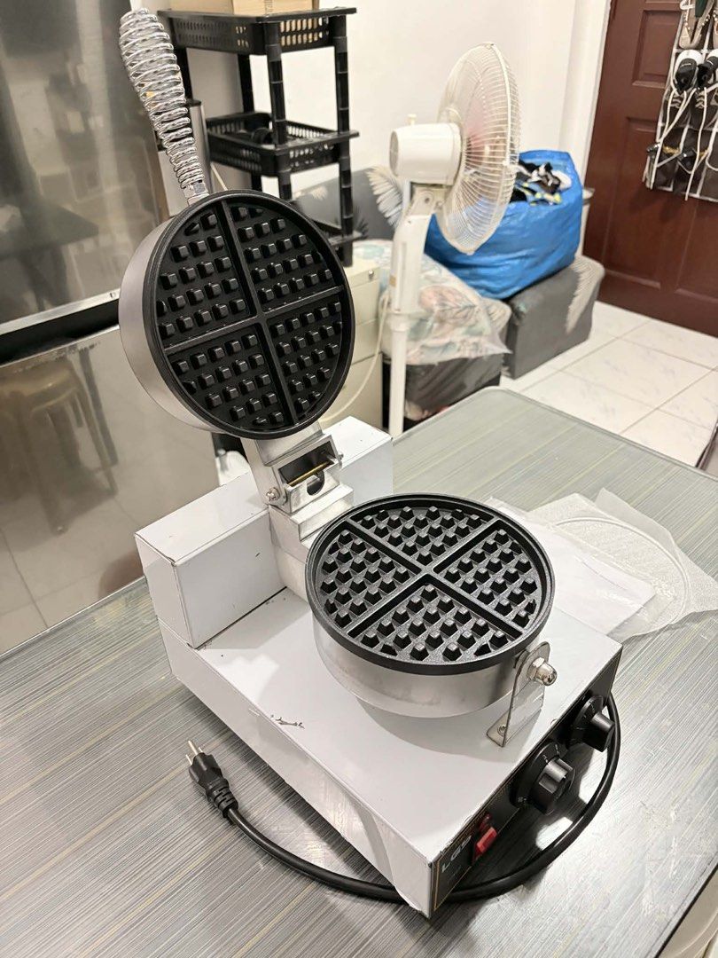 Waffle Maker Machine (Category: Other Kitchen Appliances) located in Las Pinas. Submitted by ayee_mami (Listing ID 1467023404, Image 2). Description: For sale no issue. Brandnew Lalamove / Pick up 📌Molino 4 Bacoor.