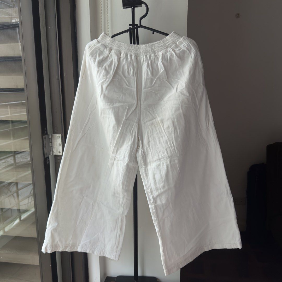 Wanhiyan Corinth Set (Category: Sets or Coordinates) located in Makati City. Submitted by avlca (Listing ID 1467038968, Image 2). Description: Wanhiyan Corinth Set in White Dropped liquid blush on the top Maybe can still be removed with makeup remover/oil but have not tried RFS: do not reach for this often thick/double lined, not see thru 📦 Buyer to arrange pickup from my address 📍 Legazpi Village, Makati Buyers to please note: - I do not enter
