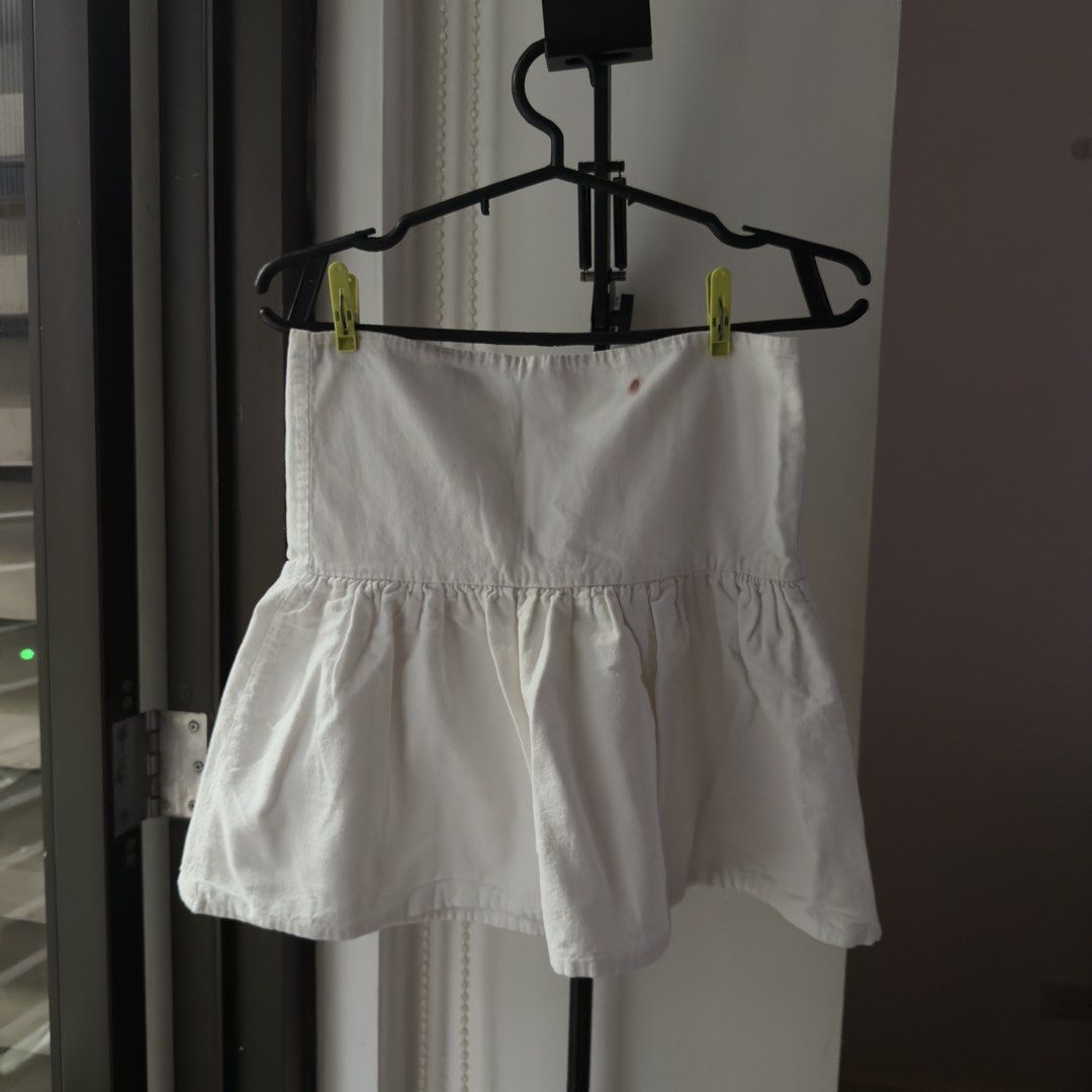 Wanhiyan Corinth Set (Category: Sets or Coordinates) located in Makati City. Submitted by avlca (Listing ID 1467038968, Image 3). Description: Wanhiyan Corinth Set in White Dropped liquid blush on the top Maybe can still be removed with makeup remover/oil but have not tried RFS: do not reach for this often thick/double lined, not see thru 📦 Buyer to arrange pickup from my address 📍 Legazpi Village, Makati Buyers to please note: - I do not enter