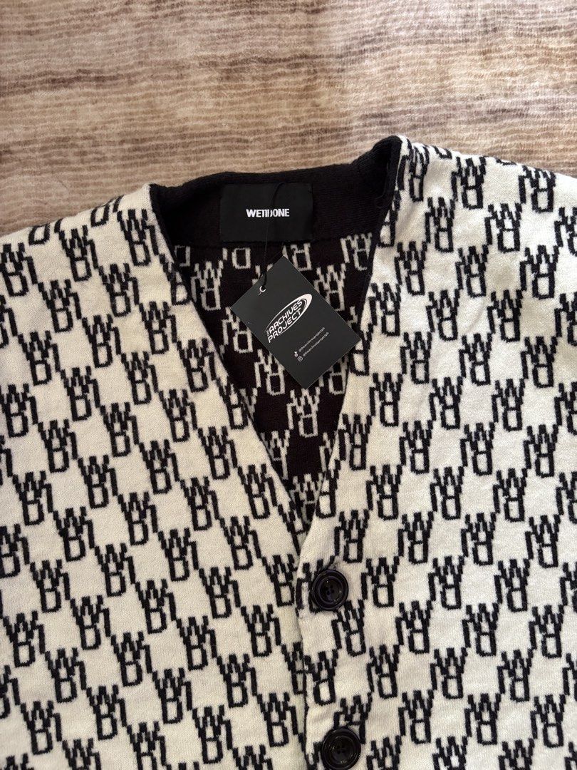 We11done Logo Jacquard Cardigan (Category: Coats, Jackets and Outerwear) located in Antipolo. Submitted by thearchivesproject (Listing ID 1467021329, Image 3). Description: 25.5 width 27 length.