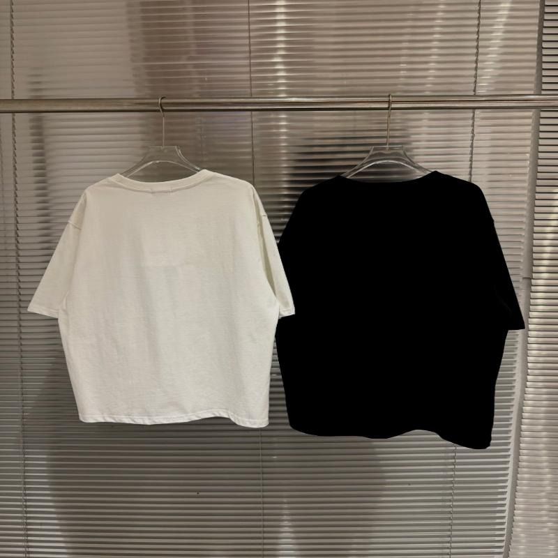 WELLDONE 26SS春夏 Amber貓咪珍珠項鍊水彩印花短袖 寬鬆休閒半袖 T恤 S-XXL （分類：T-shirt、恤衫、有領衫）位於 Hong Kong。 由 gwengreenholt 提交（商品編號 1467104412，圖片 2）。簡介： 📏 尺碼範圍：S至XXL，只做工藝與品質兼優的靚貨 📸 所有展示圖片均為實拍，真正做到所見即所得 ✅ 產品品質有保障，支持退換服務 🚚 不設面交，只透過快遞寄送，購物體驗省心又方便。