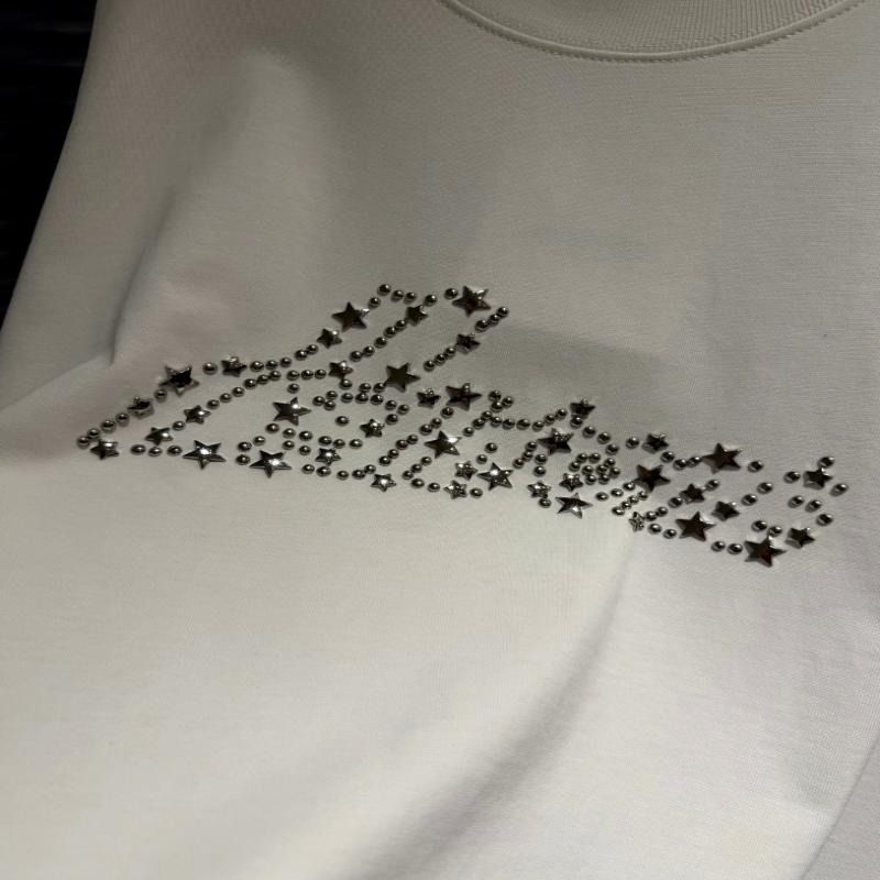 welldonemoon 明星同款 星星柳釘圓領短袖T恤 男女寬鬆半袖 S-XXL （分類：T-shirt、恤衫、有領衫）位於 Hong Kong。 由 piteohanko05228 提交（商品編號 1467091747，圖片 8）。簡介： 📏 尺碼覆蓋S至XXL，只出優質靚貨 📸 所有圖片均為實拍，真正所見即所得 🤝 購入後支持合理退換，購物零負擔 🚚 不設面交，全部訂單只透過快遞寄送，安心送到府上。