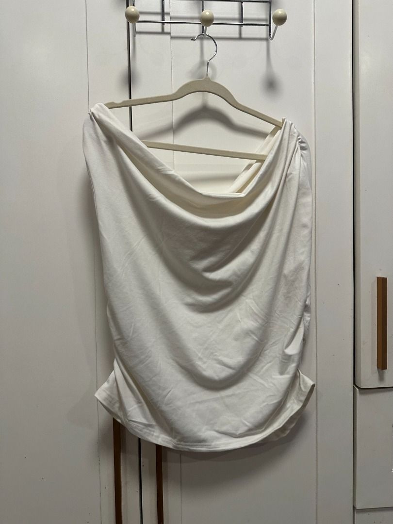 plus size - white asymmetrical off-shoulder top (2xl) (Category: Sleeveless) located in Muntinlupa City. Submitted by hello.fran (Listing ID 1467142695, Image 2). Description: 👗 about the item: - design: asymmetrical hemline, stylish off-shoulder - fit & fabric: relaxed fit with stretchy material that drapes beautifully - occasion: versatile for evening outings or casual chic days ✨ reason for selling: decluttering! just clearing out space in my