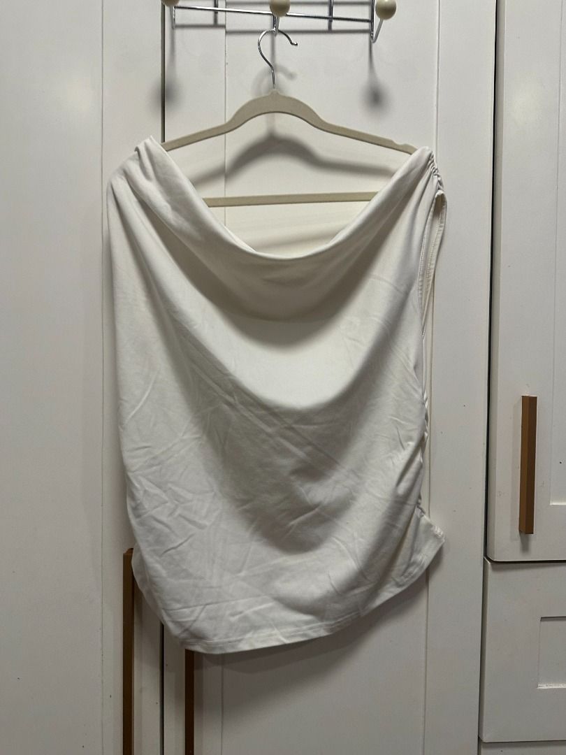 plus size - white asymmetrical off-shoulder top (2xl) (Category: Sleeveless) located in Muntinlupa City. Submitted by hello.fran (Listing ID 1467142695, Image 1). Description: 👗 about the item: - design: asymmetrical hemline, stylish off-shoulder - fit & fabric: relaxed fit with stretchy material that drapes beautifully - occasion: versatile for evening outings or casual chic days ✨ reason for selling: decluttering! just clearing out space in my