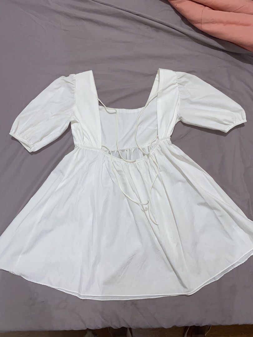 White Backless Flowy Dress (Category: Dresses) located in Manila. Submitted by after.elle (Listing ID 1467016064, Image 2). Description: .