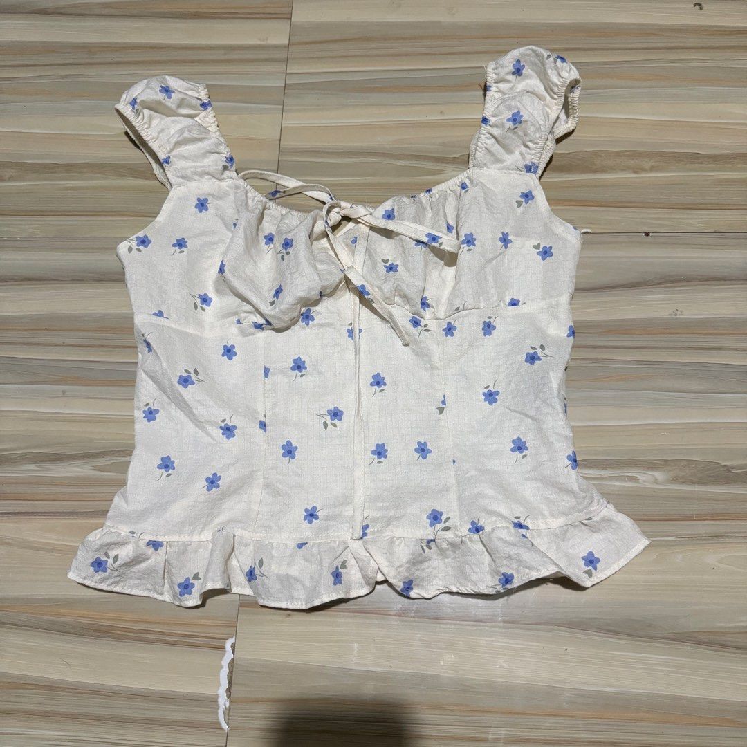 White Blue Floral Ruffle Strap Crop Top (Category: Sleeveless) located in Mabalacat. Submitted by ilovegyu (Listing ID 1467165536, Image 1). Description: - this is very cute! giving soft girl energy.