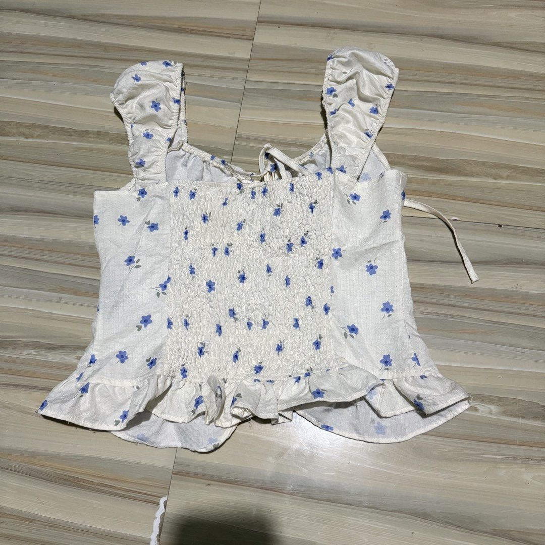 White Blue Floral Ruffle Strap Crop Top (Category: Sleeveless) located in Mabalacat. Submitted by ilovegyu (Listing ID 1467165536, Image 2). Description: - this is very cute! giving soft girl energy.