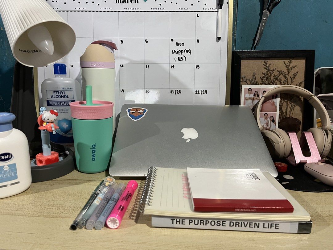 White Board Calendar (Category: Everything Else Others) located in Quezon City. Submitted by azarels (Listing ID 1467004758, Image 3). Description: Bought in the US few years ago. Still funtional. Bibilhan nalang ng marker & stickers/magnets para change yung dates. Super cute for you home office (Shown in the last 2 slides how I use it before) + local sf 📍Quezon City.