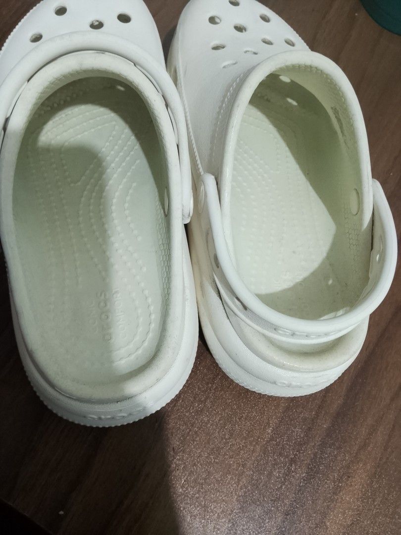 White Crocs Classic Clogs Iconic Comfort original - J2 (Category: Babies & Kids Fashion) located in Manila. Submitted by sheila14908 (Listing ID 1466993088, Image 2). Description: - Authentic White Crocs Classic Clogs - Iconic Comfort insole for all-day support - Ventilation ports for enhanced breathability - J2 Size - Pivoting heel straps for a secure fit - Lightweight foam construction - Versatile and easy to clean.