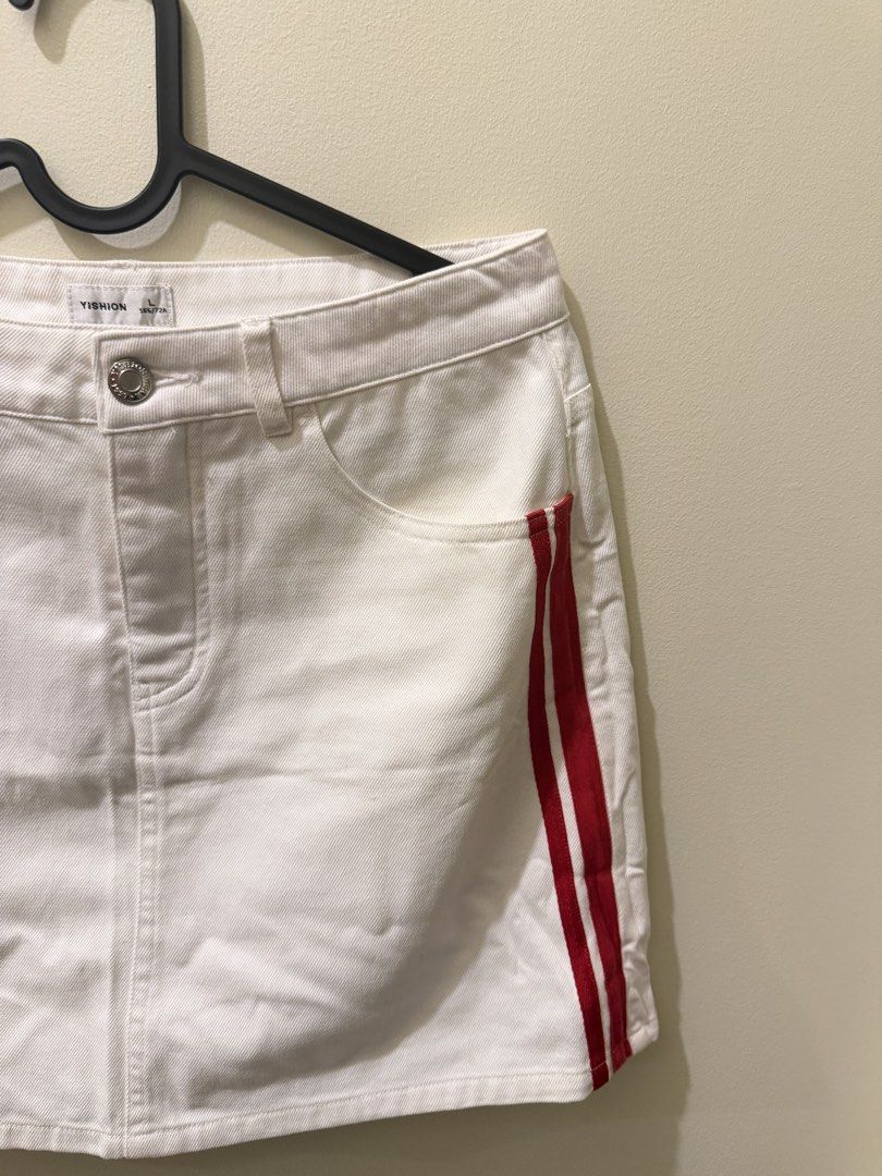 White Denim Skirt (Category: Skirts) located in Manila. Submitted by xmagic.shopx (Listing ID 1467074155, Image 3). Description: Size 27-28 inches.