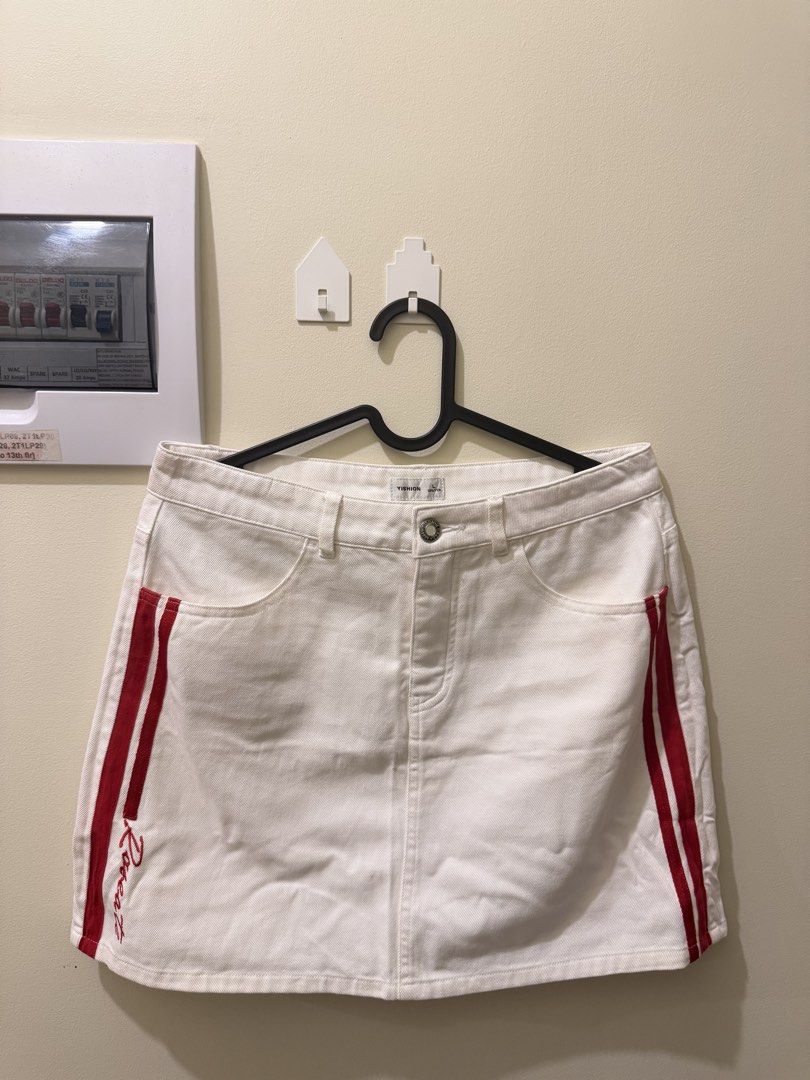White Denim Skirt (Category: Skirts) located in Manila. Submitted by xmagic.shopx (Listing ID 1467074155, Image 1). Description: Size 27-28 inches.