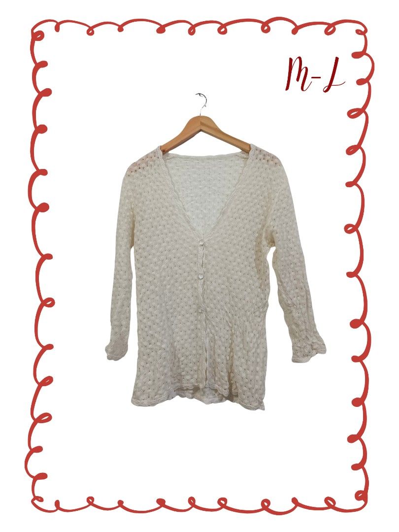 White Knitted Cardigan (Category: Coats, Jackets and Outerwear) located in San Pedro. Submitted by dear__riri__ (Listing ID 1467083755, Image 1). Description: .