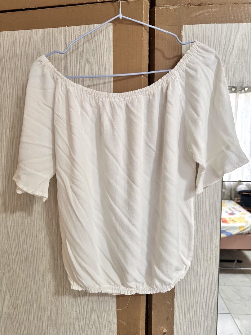 White off-shoulder top short sleeves elastic hem (Category: Blouses) located in Paranaque City. Submitted by moonbea (Listing ID 1467044690, Image 3). Description: - Color: White - Style: Off-shoulder top with short flared sleeves - Fit: Secure and comfy with elastic neckline and bottom hem - Fabric: Lightweight, ideal for warm weather and casual days - Styling: Easy to match with jeans or a skirt.