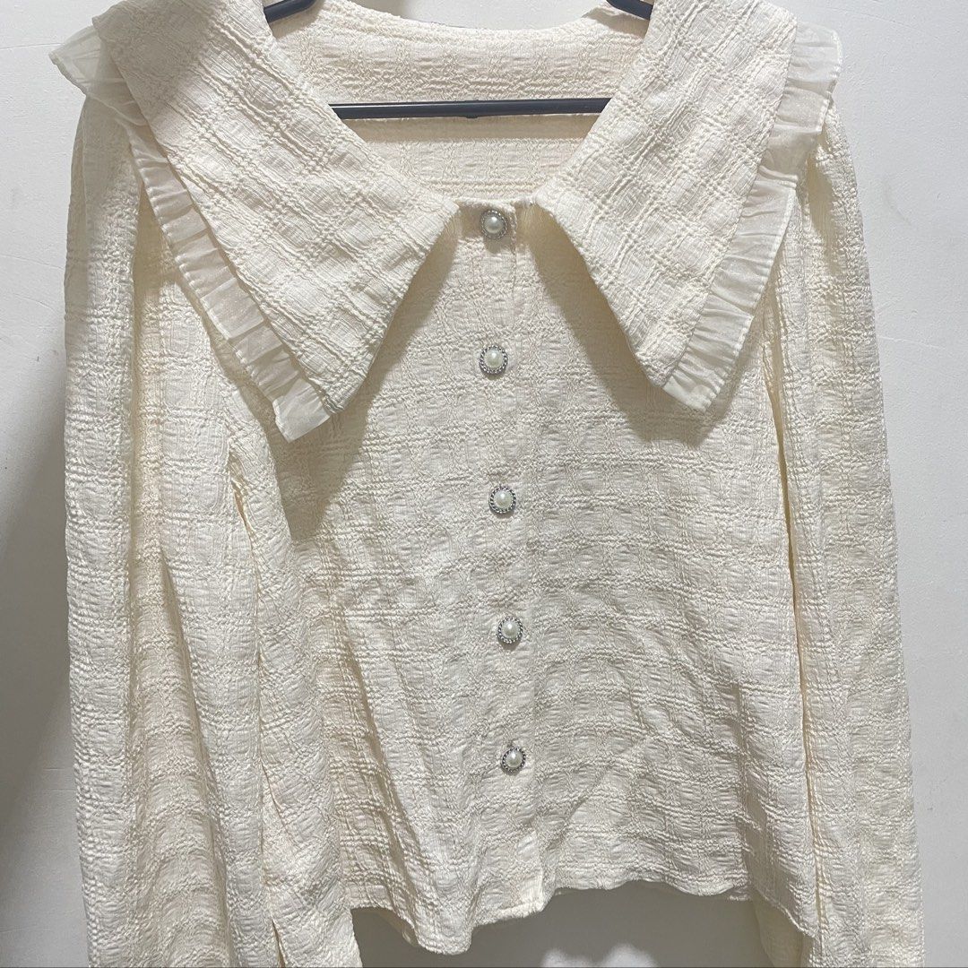 White Peter Pan Collar Puff Sleeve Blouse (Category: Blouses) located in Manila. Submitted by chyo.se (Listing ID 1460695521, Image 1). Description: 𑣲⋆ brand new 𑣲⋆ premium 𑣲⋆ on hand 𑣲⋆ ready to deliver & ship 💵 : gcash (pf) or cash (meet up) 🚚 : lalamove, J&T or meet up 📍: gagalangin, tondo manila .