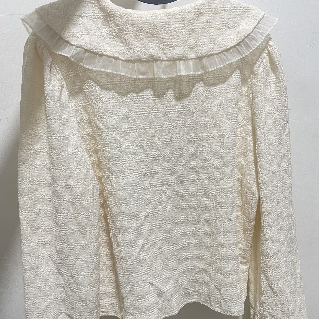 White Peter Pan Collar Puff Sleeve Blouse (Category: Blouses) located in Manila. Submitted by chyo.se (Listing ID 1460695521, Image 2). Description: 𑣲⋆ brand new 𑣲⋆ premium 𑣲⋆ on hand 𑣲⋆ ready to deliver & ship 💵 : gcash (pf) or cash (meet up) 🚚 : lalamove, J&T or meet up 📍: gagalangin, tondo manila .