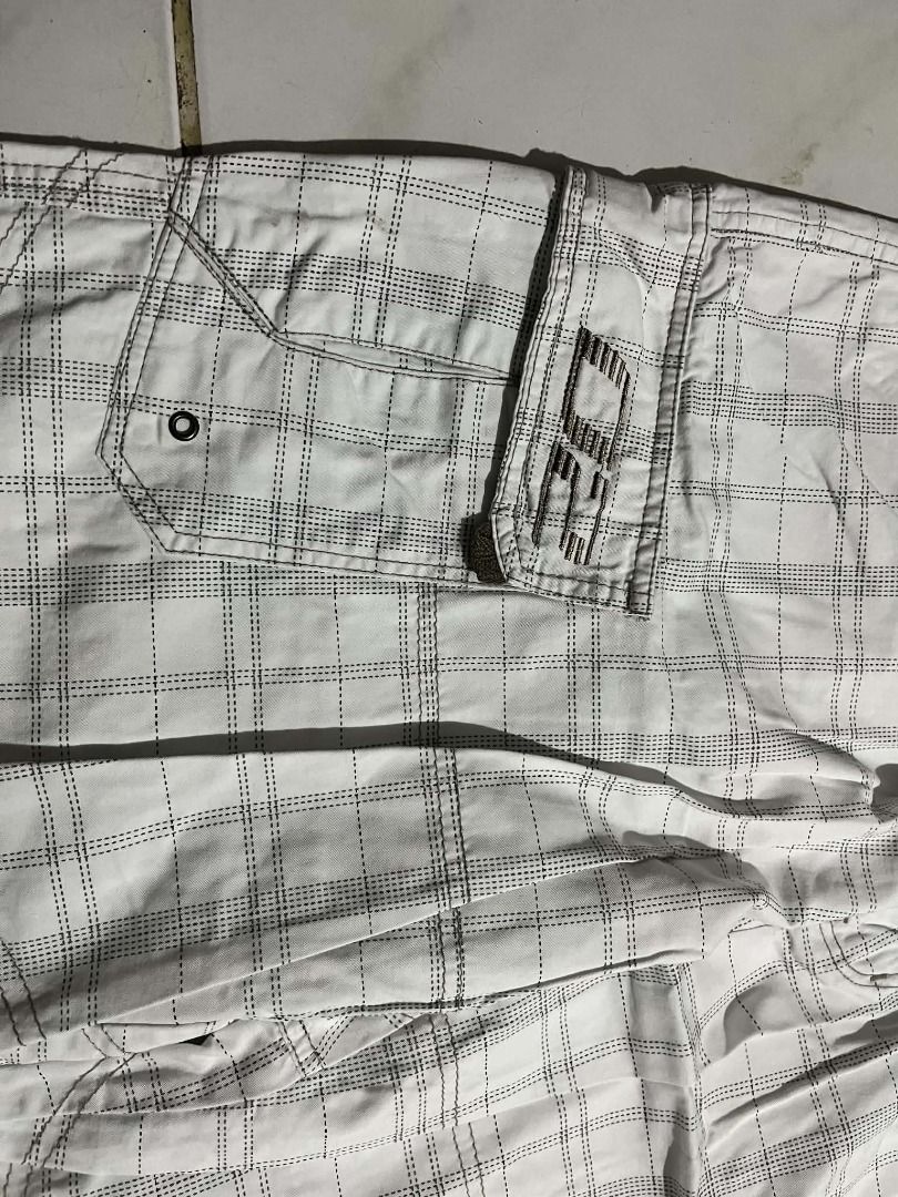 White Plaid Cargo Shorts with Multiple Pockets (Category: Shorts) located in Rizal. Submitted by jhaydurden (Listing ID 1467106170, Image 3). Description: w: 36 L: 25 leg op: 11.5 check my other listings for more items All Items are either off/authentic All items are either preloved/thrifted All issues are included in the picture Manage your expectations no cod, payment first only ship via j&t/lalamove/can do meet if near (dm for more questions).