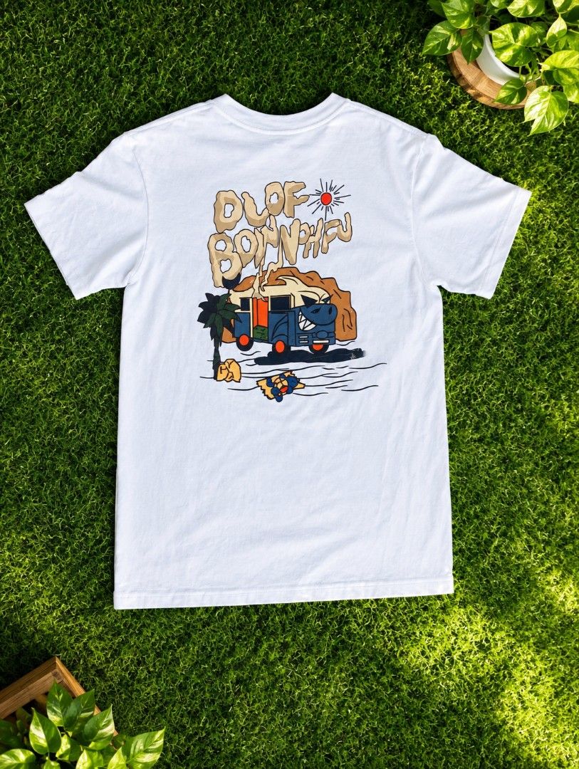 White printed shirt (Category: Tshirts & Polo Shirts ) located in Kabankalan. Submitted by karlkulot_crystal (Listing ID 1466982763, Image 2). Description: white shirt na printed good as new pa 10/10 yung color rate nya, pasok pang psg W-18 L-26 150+sf lng san ka pa.