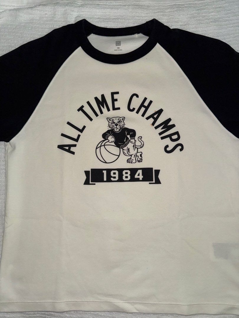 White Uniqlo Shirt (Category: Shirts) located in Daet. Submitted by sbcookieee (Listing ID 1467035493, Image 1). Description: Length: 55 cm Width: 46 cm.