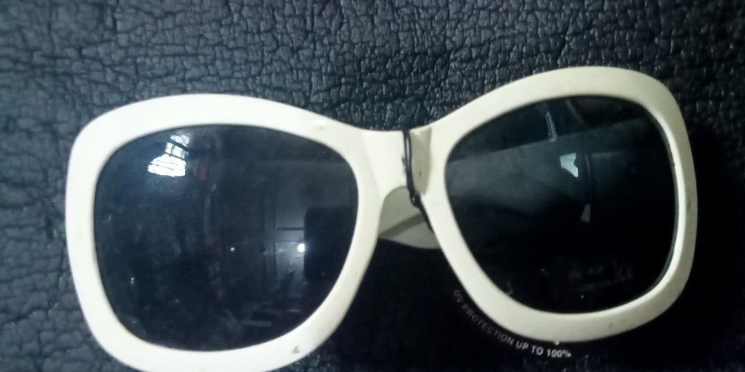 Wide glasses unisex (Category: Everything Else Others) located in Paranaque City. Submitted by dimaguilaa94969 (Listing ID 1467052015, Image 3). Description: pm if int.