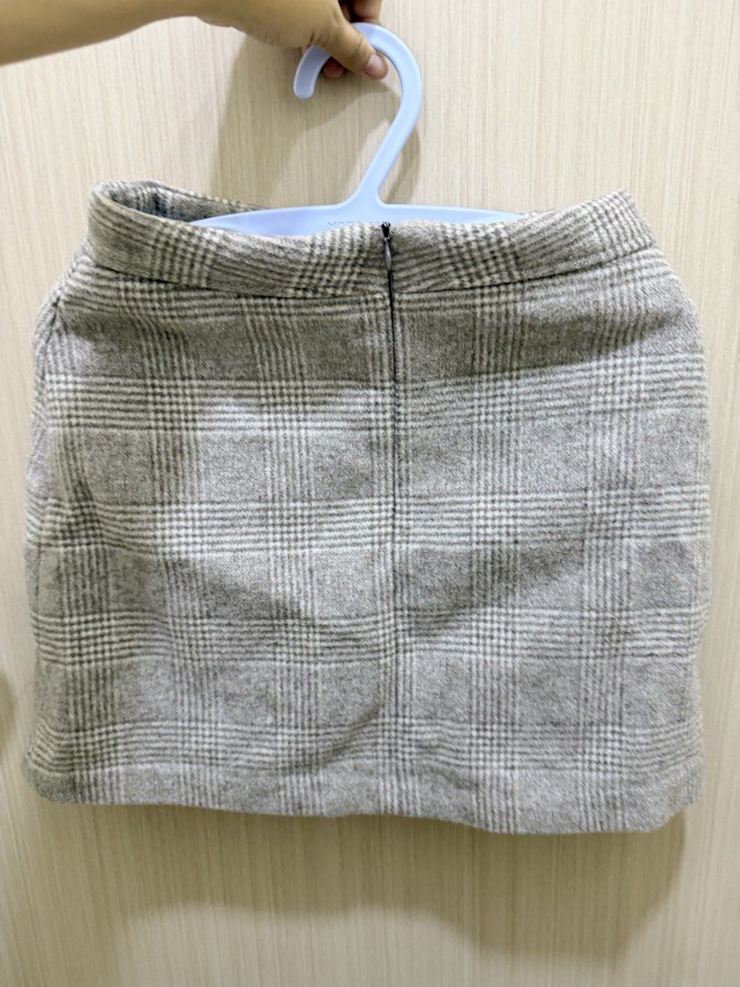 Winter Skirt / wool skirt (Category: Skirts) located in Quezon City. Submitted by cozykath (Listing ID 1467026128, Image 2). Description: Size 28-29.