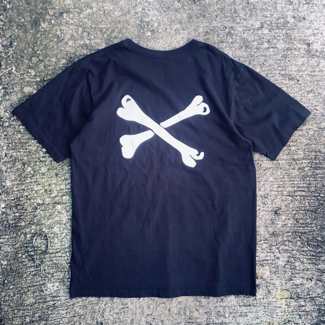 WTAPS Crossbone Black T-shirt Size 3 (Category: Tshirts & Polo Shirts ) located in Tabaco. Submitted by bayhust (Listing ID 1467005080, Image 1). Description: 20x28 as new sana 9.9/10 color rate repaired pinhole - Brand: WTAPS - Style: Black t-shirt from the Visual Uparmored collection - Size: 3 (Large equivalent) - Design: Large crossbone print on the back with small text branding on the front - Details: Inner tag includes size 3 and spec 201-20
