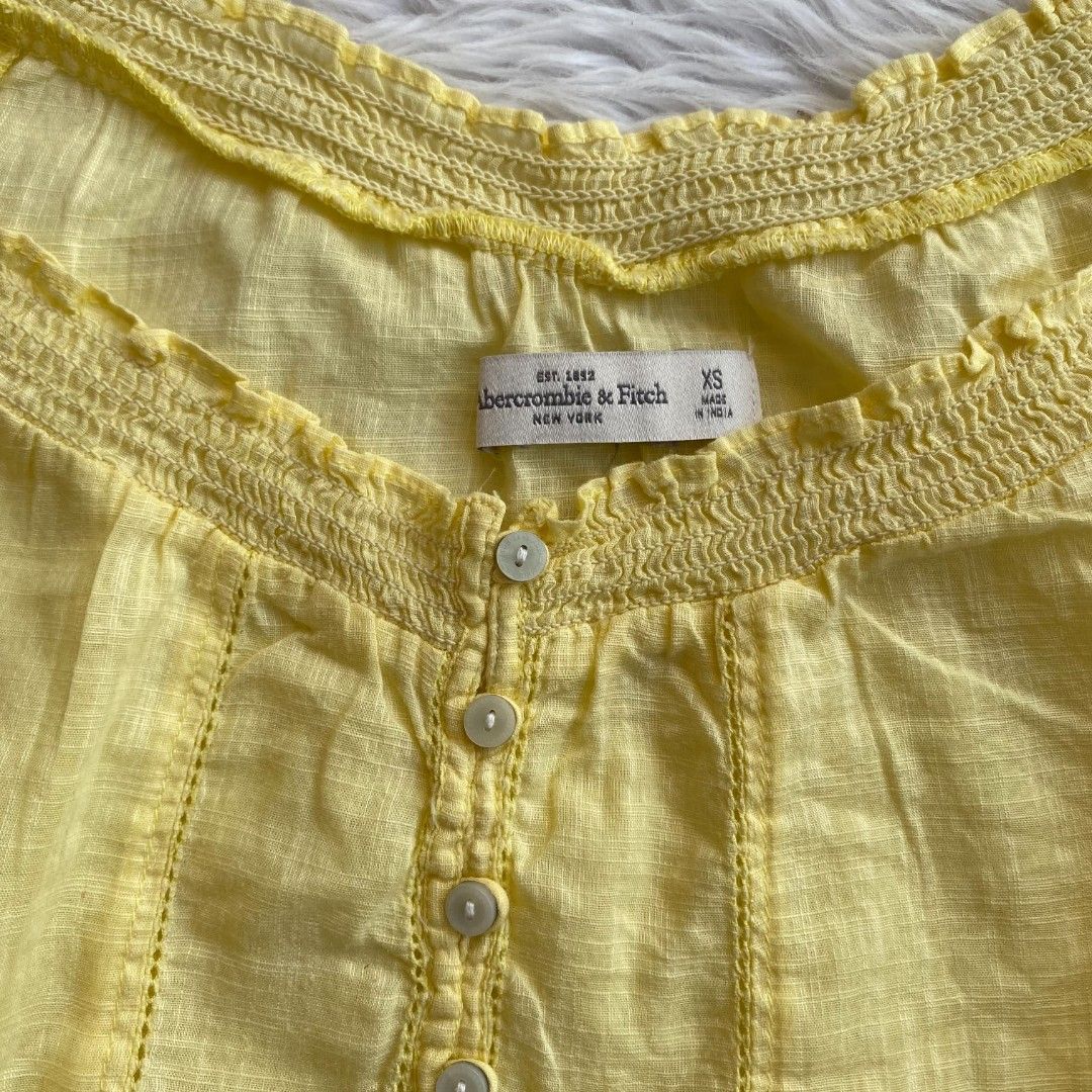 Y2k (Category: Blouses) located in Laoag. Submitted by eleacurations (Listing ID 1467010695, Image 3). Description: .