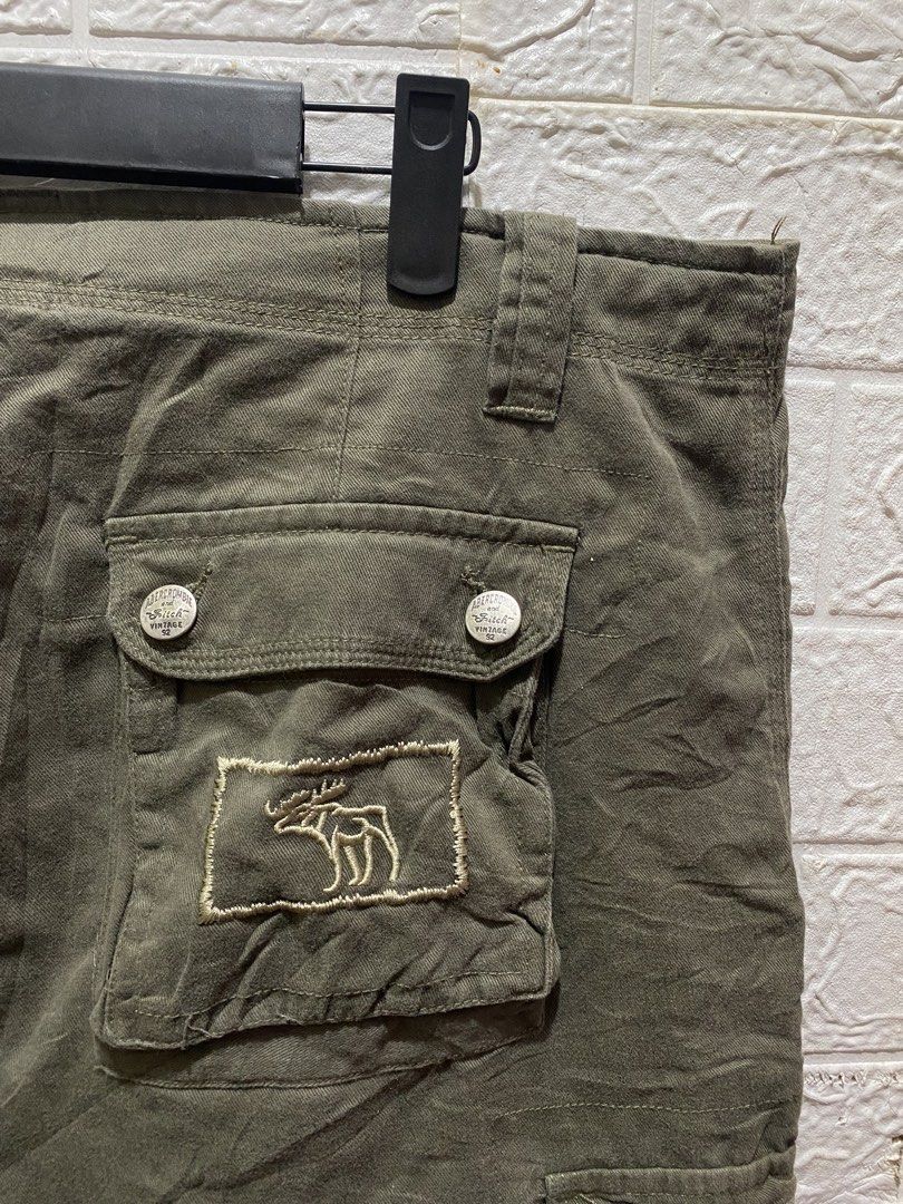 Y2K Abercrombie & Fitch Cargo Short (Category: Shorts) located in Surigao. Submitted by vintureph.co (Listing ID 1467157213, Image 3). Description: size: 34 length: 25 .