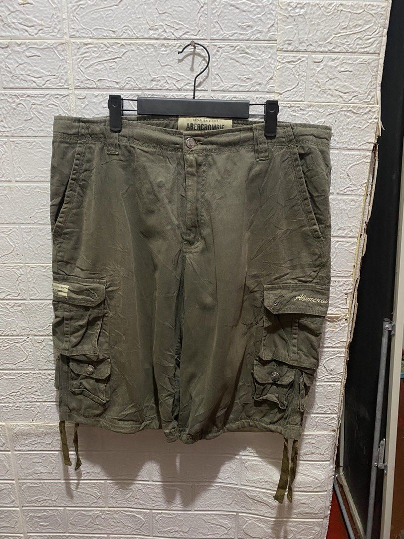 Y2K Abercrombie & Fitch Cargo Short (Category: Shorts) located in Surigao. Submitted by vintureph.co (Listing ID 1467157213, Image 1). Description: size: 34 length: 25 .