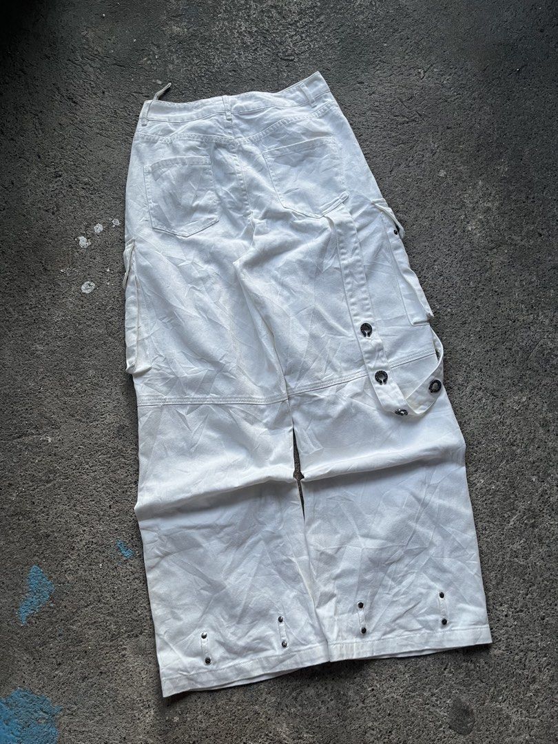 Y2k chrome hearts cargo pants vibes (Category: Jeans) located in Calasiao. Submitted by johnwayned15001 (Listing ID 1466986340, Image 2). Description: Y2k chrome hearts cargo pants vibes (KIMMS STUDIO) W 29-30 L 41.5 T 13.5 H 11.5 Excellent condition As new No any issue Fresh from bale Need wash Color rate 10/10.