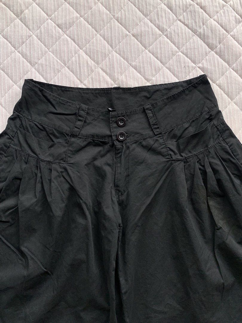 y2k cvnty low waist jorts (Category: Shorts) located in Imus. Submitted by totorocchin (Listing ID 1467165900, Image 2). Description: waist 30-31 length21 .
