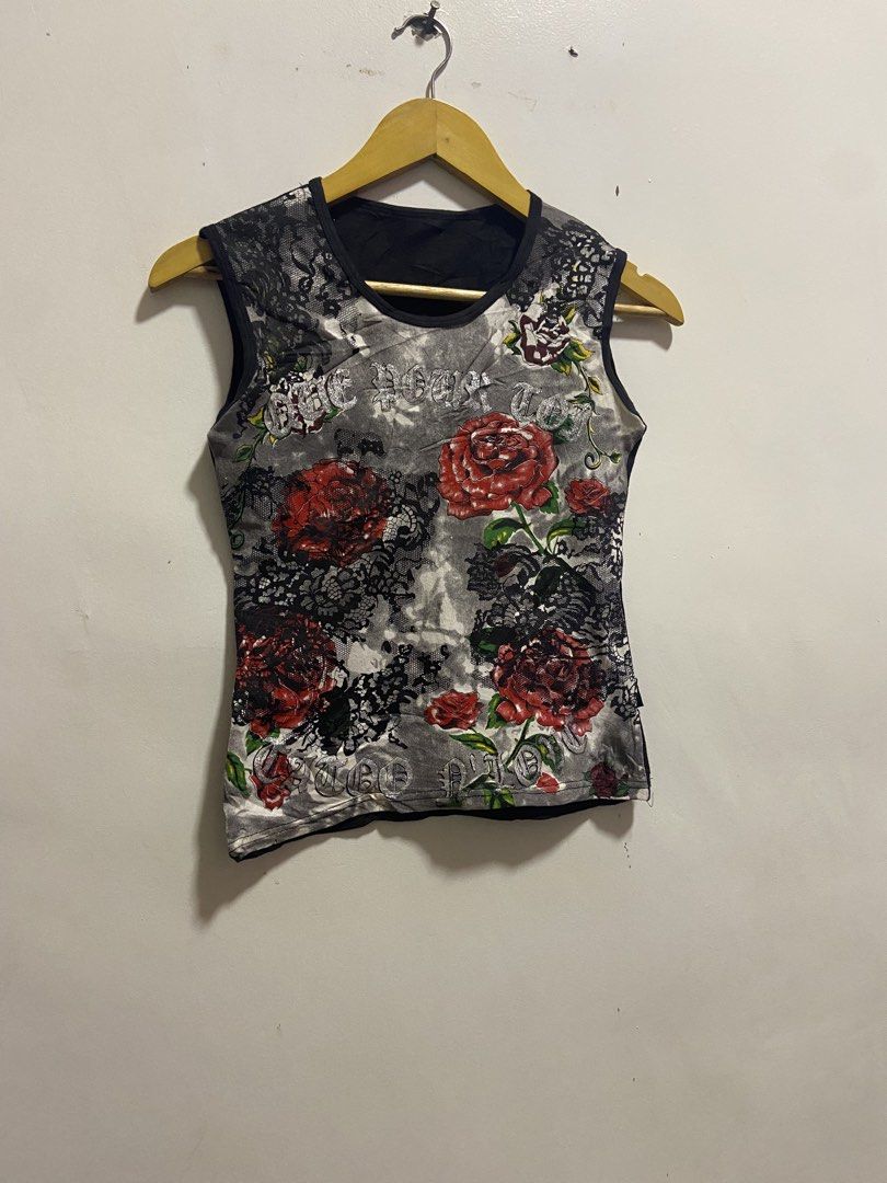 y2k grunge tee (Category: Shirts) located in Cagayan de Oro. Submitted by timeless_trends (Listing ID 1467088034, Image 1). Description: dm for more details .