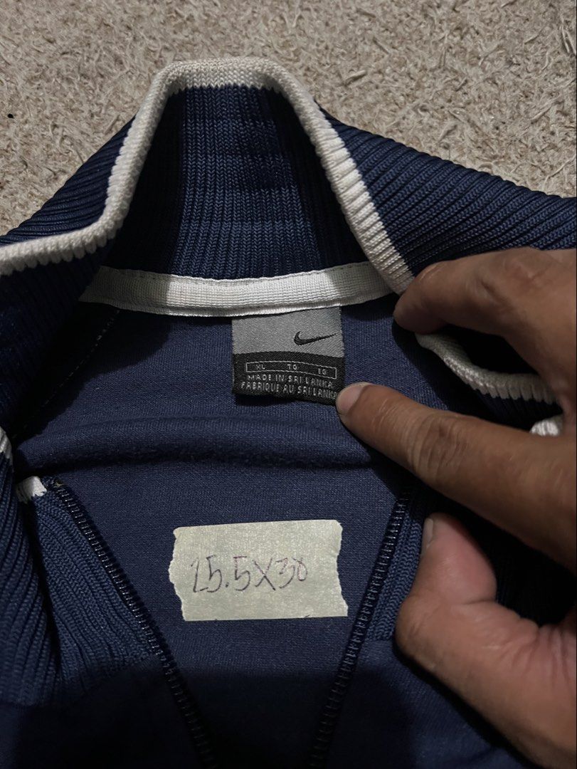 Y2K Nike navy blue full-zip soccer track jacket (Category: Coats, Jackets and Outerwear) located in Mexico. Submitted by iseemiyakee. (Listing ID 1466980352, Image 3). Description: Size Xl 25.5 width 30 length no issue excellent condition .