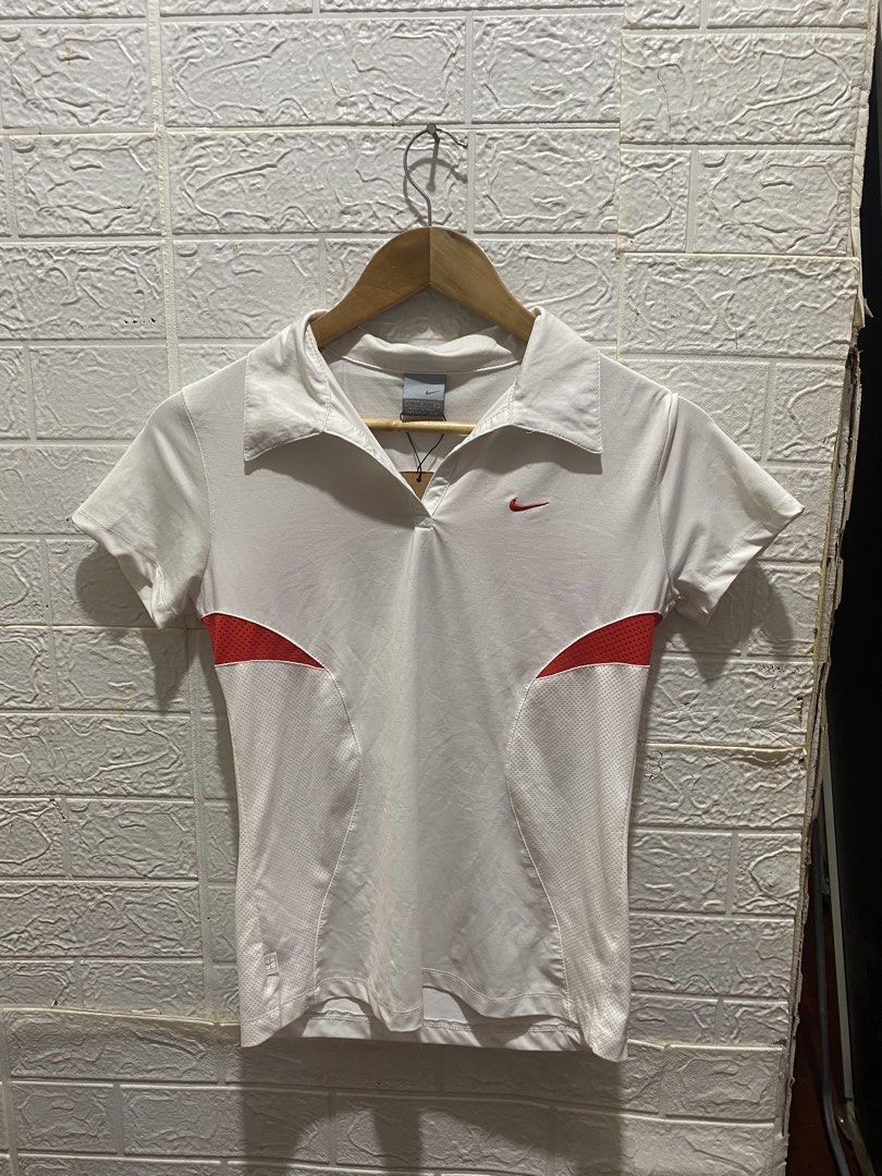 Y2K Nike Polo (Category: Others Tops) located in Surigao. Submitted by vintureph.co (Listing ID 1467157949, Image 1). Description: size xs.