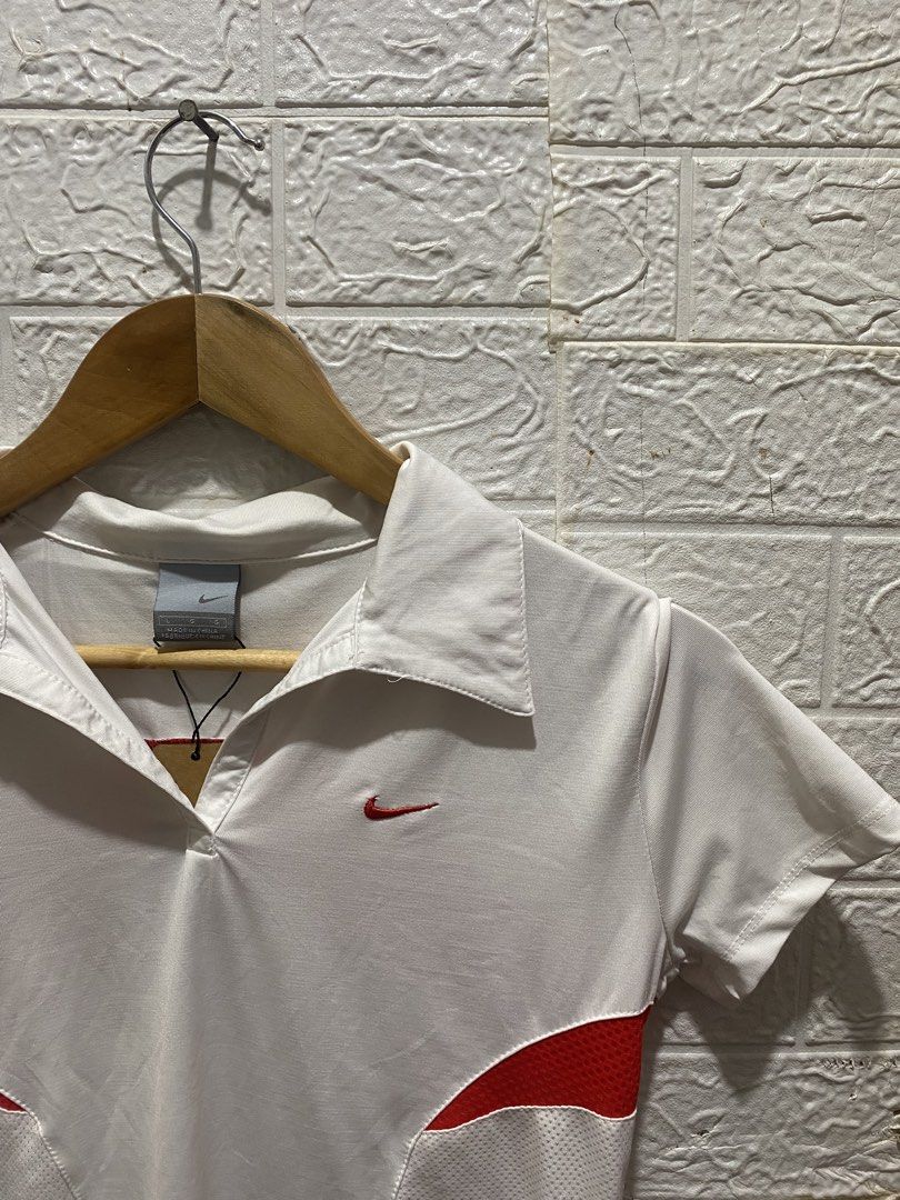 Y2K Nike Polo (Category: Others Tops) located in Surigao. Submitted by vintureph.co (Listing ID 1467157949, Image 2). Description: size xs.