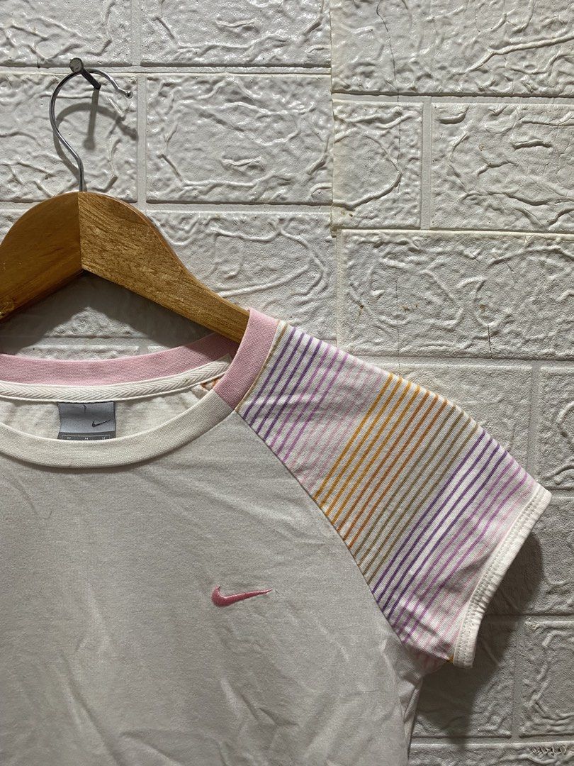 Y2K Nike Top (Category: Blouses) located in Surigao. Submitted by vintureph.co (Listing ID 1467157714, Image 2). Description: size xs.