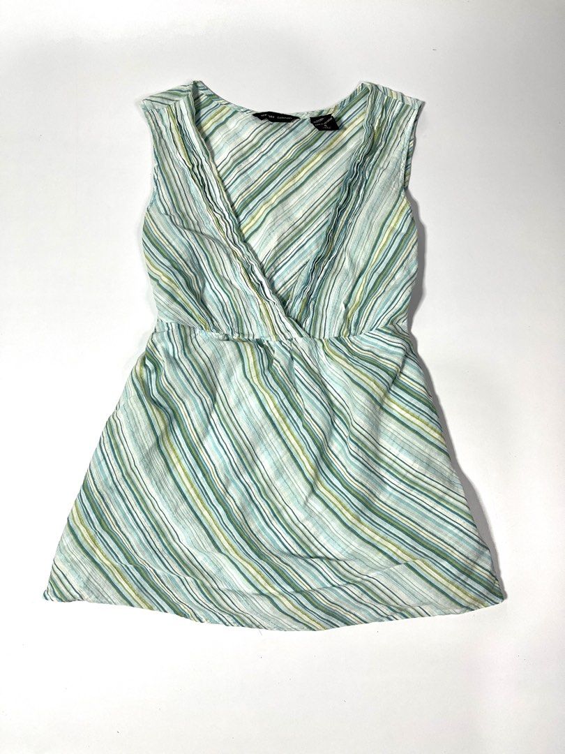 Y2k Retro Top (Category: Sleeveless) located in Manila. Submitted by kerlythreads (Listing ID 1467121122, Image 1). Description: medium no issues.