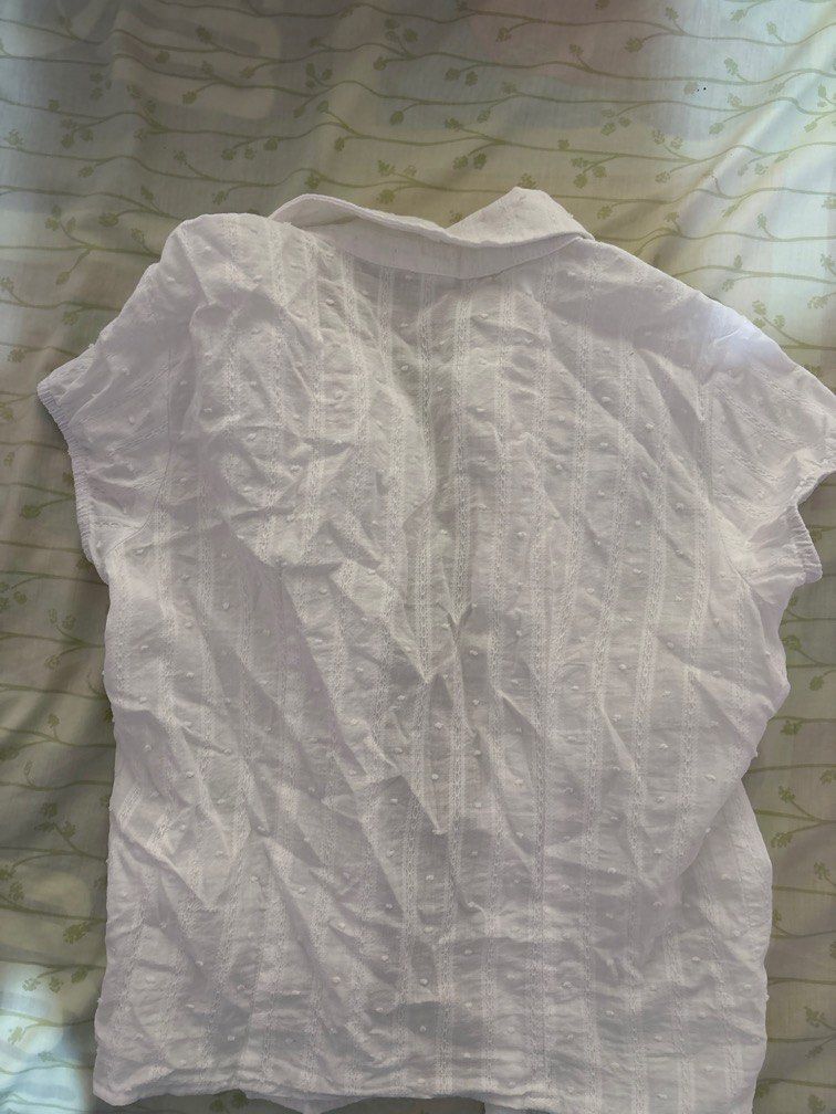 Y2K White Polo Top (Category: Shirts) located in Manila. Submitted by luxurenaomi (Listing ID 1467009657, Image 3). Description: too small on me :[ preferably 24-25 waist line can do offers!.