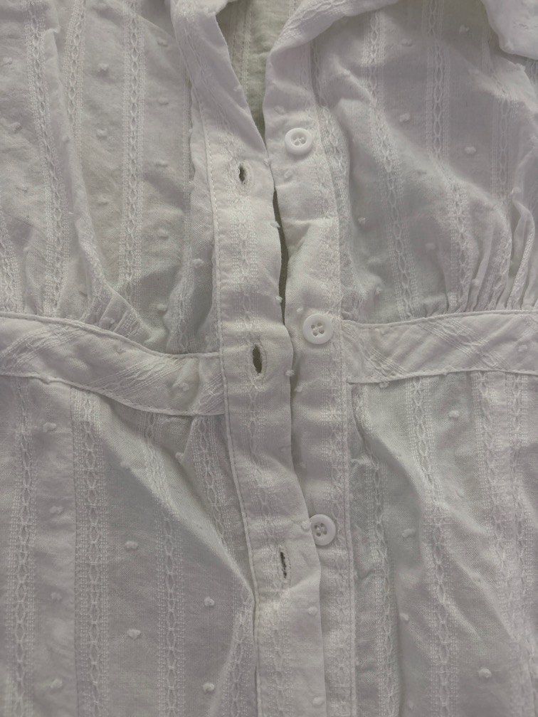 Y2K White Polo Top (Category: Shirts) located in Manila. Submitted by luxurenaomi (Listing ID 1467009657, Image 2). Description: too small on me :[ preferably 24-25 waist line can do offers!.
