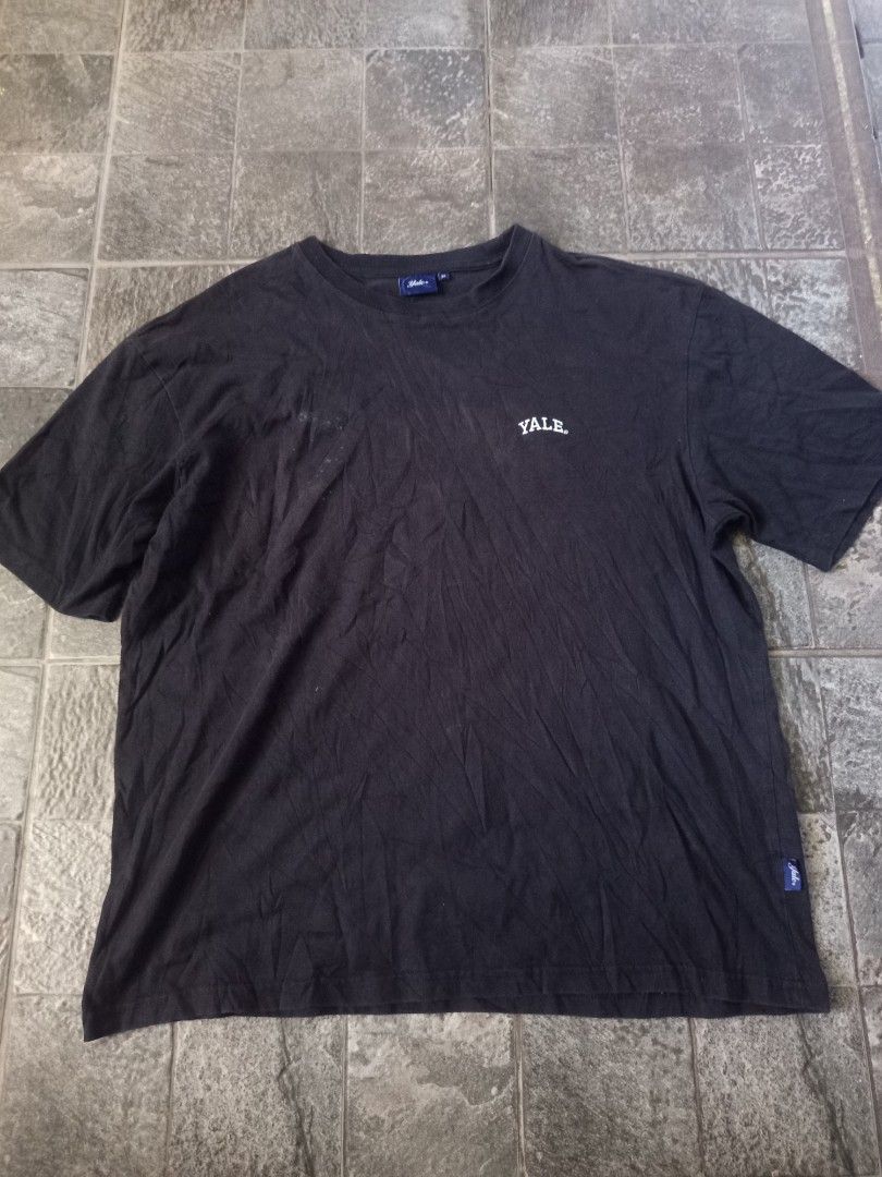 Yale Small Arch short-sleeve (Category: Activewear) located in Ligao. Submitted by john_thrift (Listing ID 1467080905, Image 1). Description: Yale Small Arch short-sleeve Size:XL Dimes: 28x24 need wash 390shipped nego..