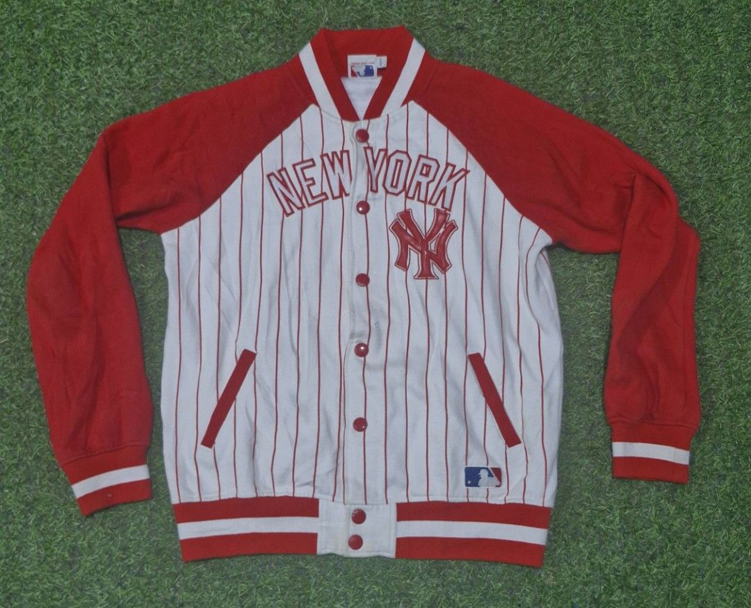 Yankees varsity jacket (Category: Coats, Jackets and Outerwear) located in Pili. Submitted by the_g_thrift (Listing ID 1467103447, Image 1). Description: size large on tag dimes" 21.5 x 26 (fit to small medium ) fit to large woman good condition need wash minimal cracking sa leather part ng design.