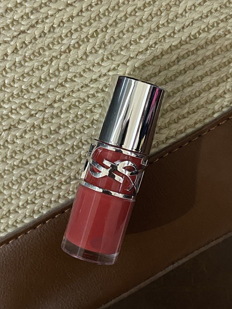 YSL Loveshine Plumping Lip gloss oil (Category: Makeup) located in Jaen. Submitted by destashwitha (Listing ID 1457542338, Image 1). Description: Shade: 09 Swatched once lang Rfs: not my shade Got this for ₱2400.