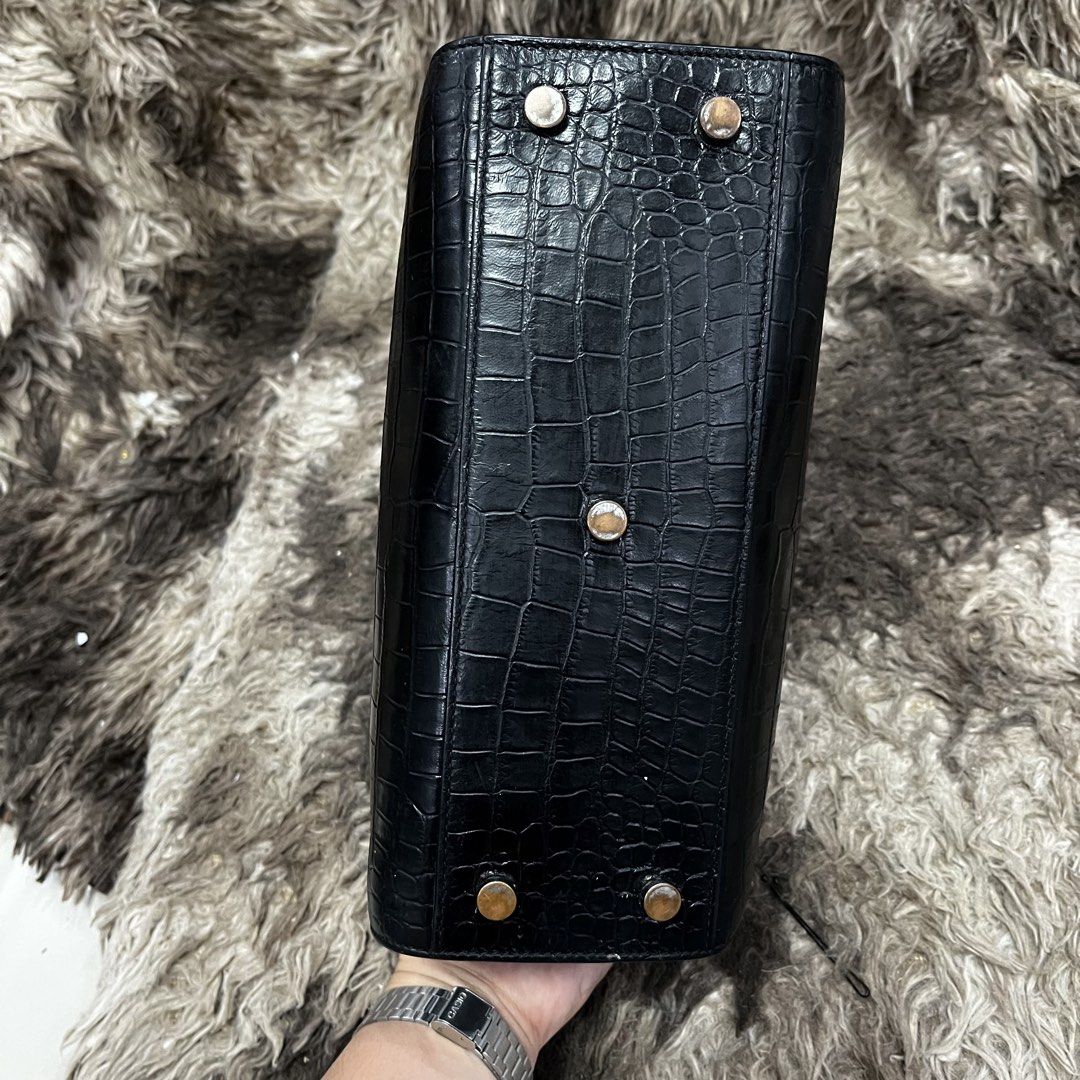 YSL Sac De Jour (Category: Luxury Bags & Wallets) located in Cagayan de Oro. Submitted by bj.garments (Listing ID 1467122513, Image 2). Description: .