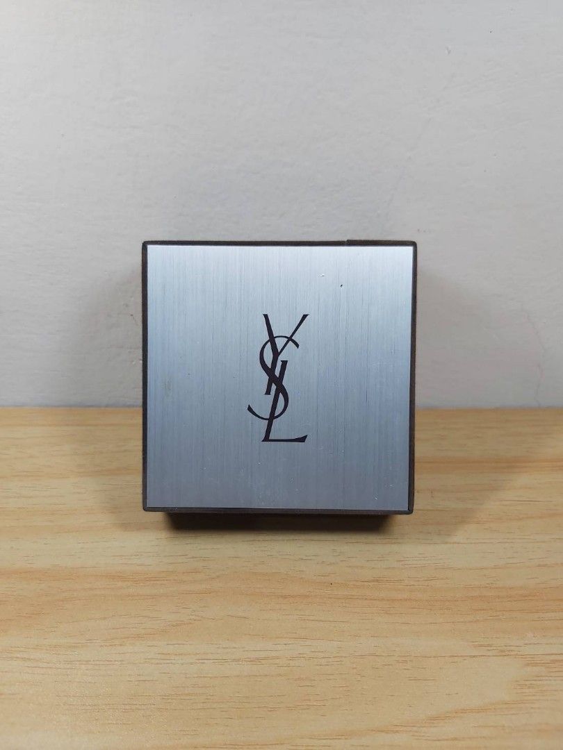 YVES SAINT LAURENT BOX (Category: Luxury Accessories) located in Bulacan. Submitted by nansantiago (Listing ID 1467085224, Image 2). Description: YVES SAINT LAURENT BOX 🏷️ ₱300‼️ 📍 Location: Plaridel, Bulacan 💸 Mode of Payments: Gcash / BPI 📦 Pick-up / Ship 🚚 Couriers : Flash Express / SPX / Lalamove.