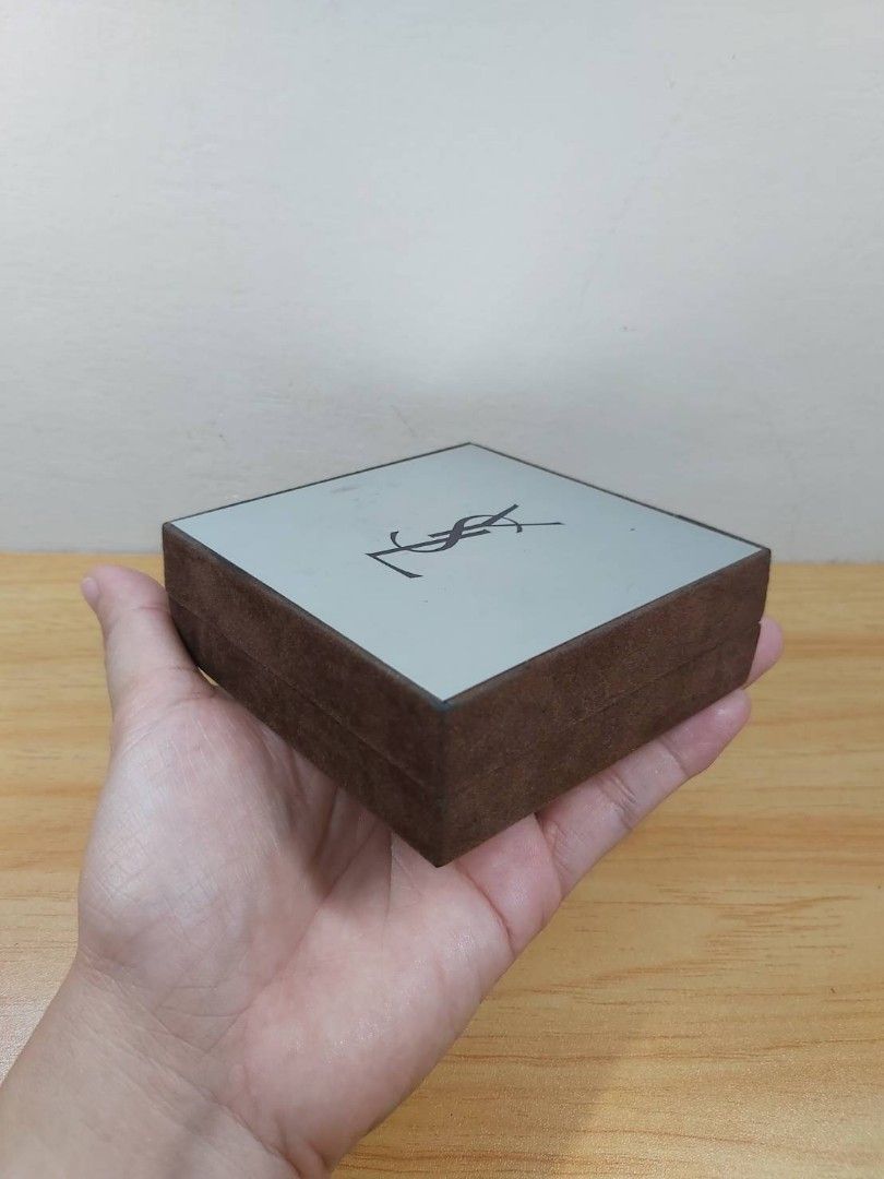 YVES SAINT LAURENT BOX (Category: Luxury Accessories) located in Bulacan. Submitted by nansantiago (Listing ID 1467085224, Image 3). Description: YVES SAINT LAURENT BOX 🏷️ ₱300‼️ 📍 Location: Plaridel, Bulacan 💸 Mode of Payments: Gcash / BPI 📦 Pick-up / Ship 🚚 Couriers : Flash Express / SPX / Lalamove.