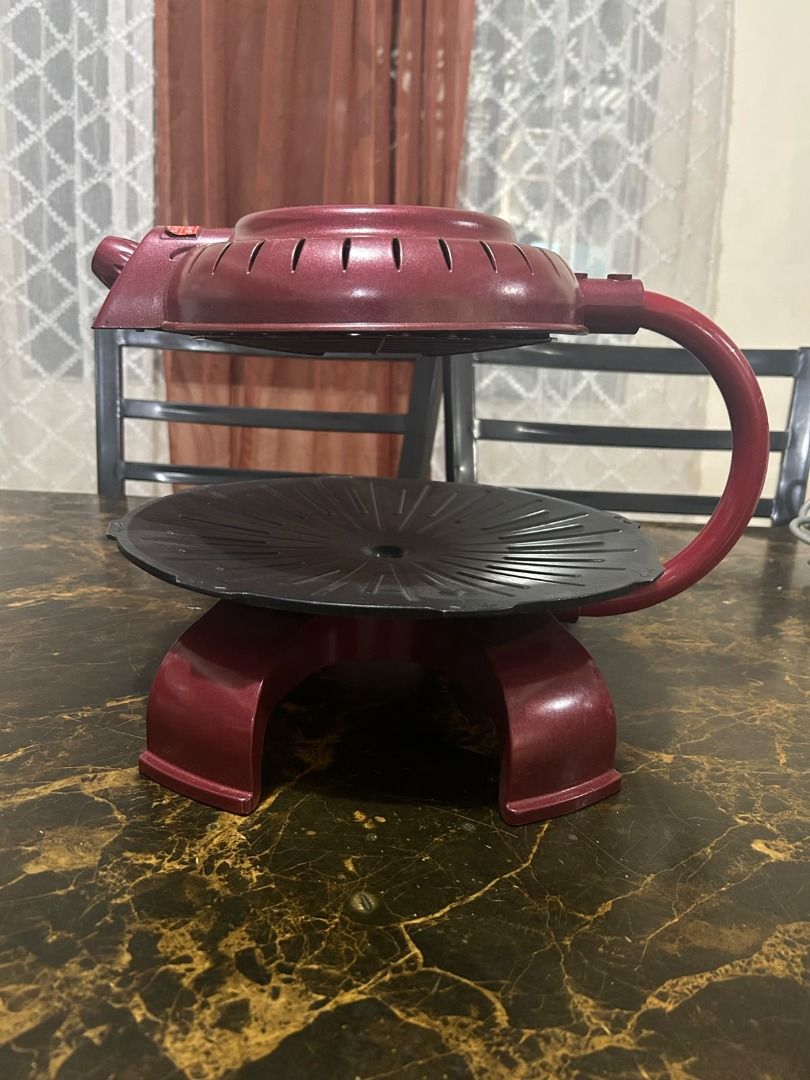 Zaigle S electric smokeless griller (Category: BBQ, Grills & Hotpots) located in Taguig. Submitted by lhadychinitah (Listing ID 1467144644, Image 2). Description: This appliance uses infrared technology to cook food, aiming to reduce fat, odors, and smoke while preventing oil splashes. It features a 3D heating method designed to cook food evenly without needing to flip it frequently. The design includes a rotating cooking plate and an adjustable 