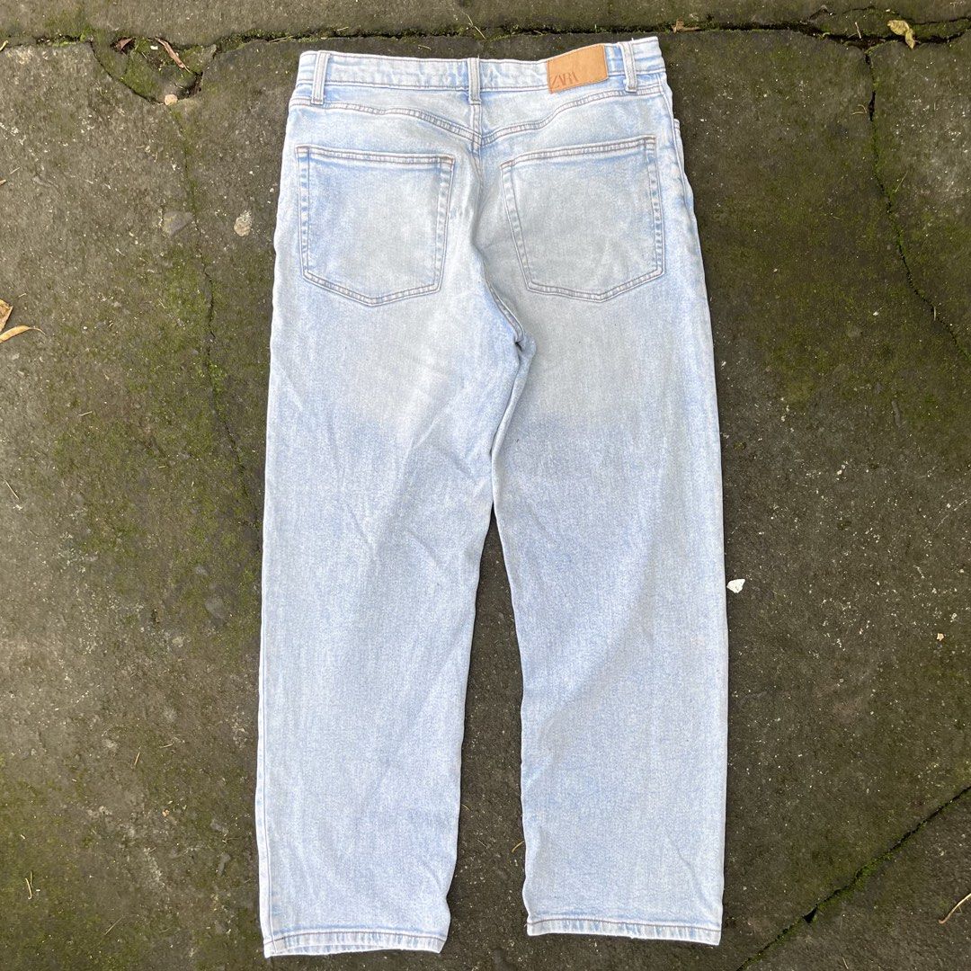 Zara Baggy Lightwash (Category: Jeans) located in Nagcarlan. Submitted by swiftgem-d189 (Listing ID 1467027246, Image 2). Description: Pm for more details!.