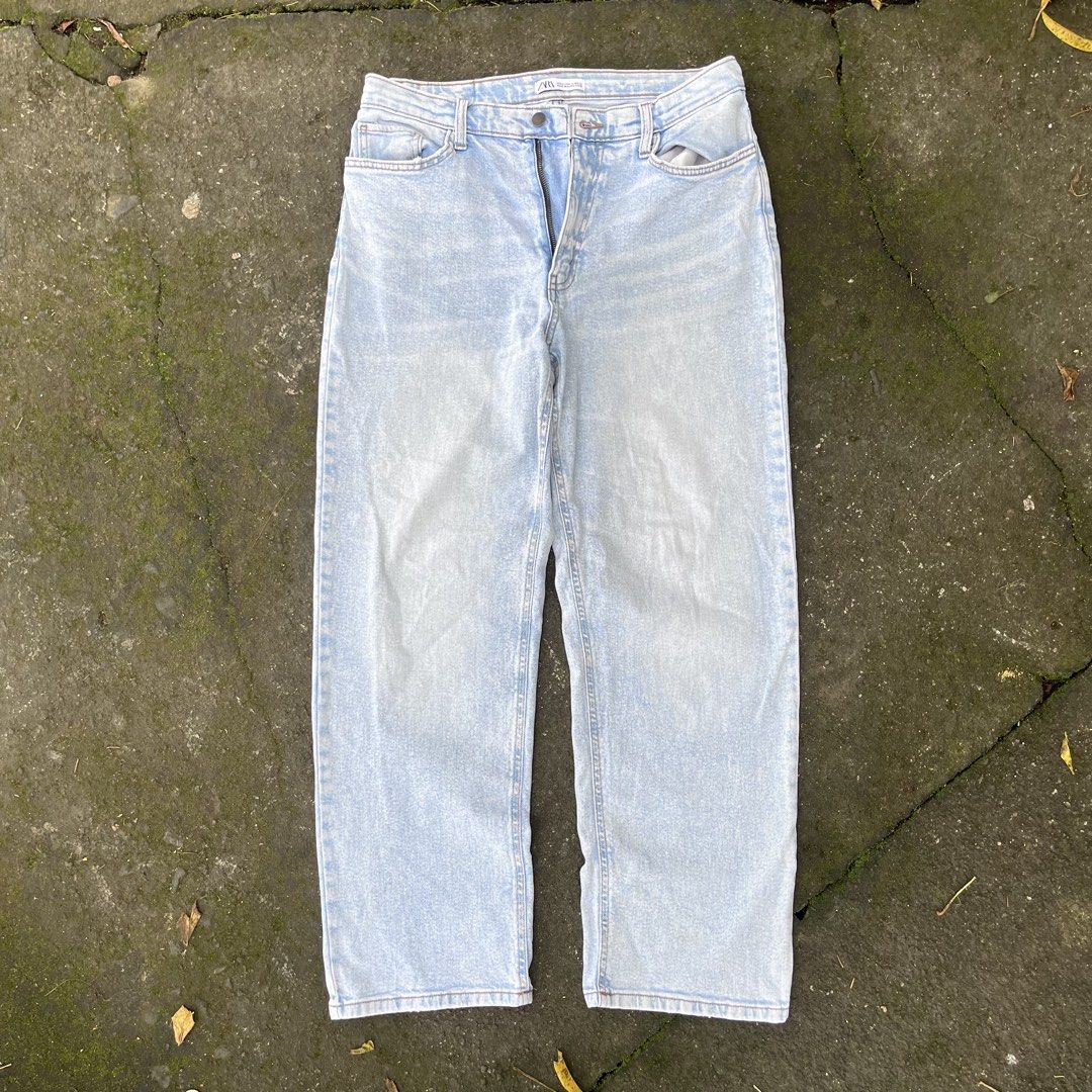 Zara Baggy Lightwash (Category: Jeans) located in Nagcarlan. Submitted by swiftgem-d189 (Listing ID 1467027246, Image 1). Description: Pm for more details!.